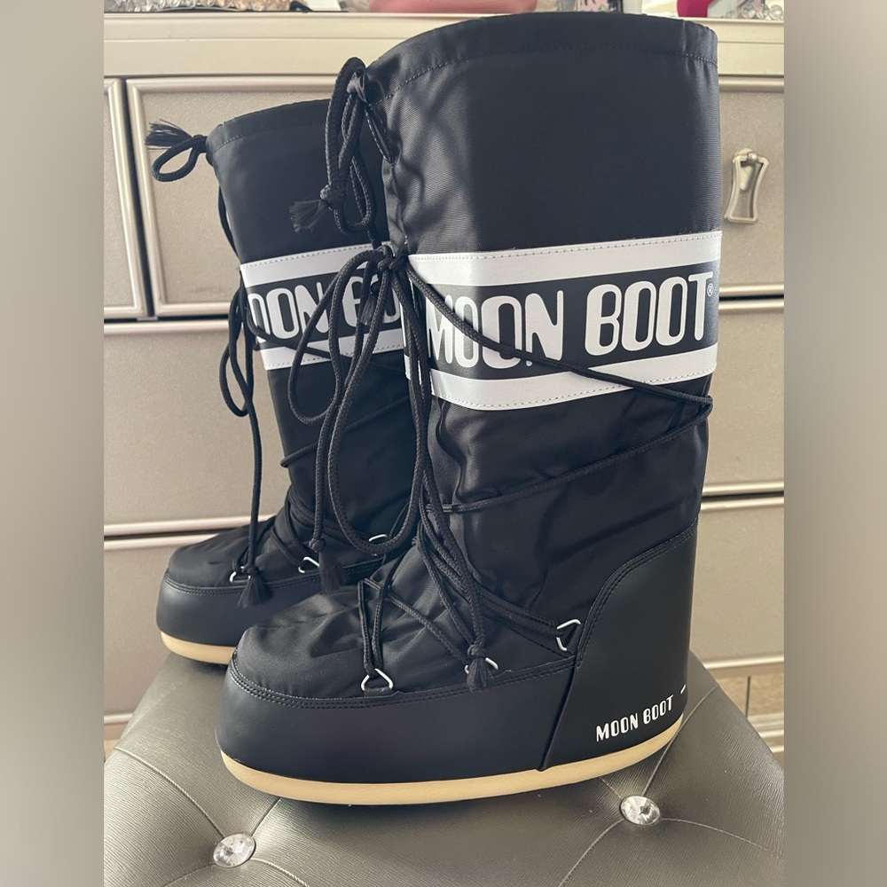 Moon boots